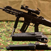 陸上自衛隊 機関けん銃 サバイバルゲーム まとめ売り 0528-S6160t 自衛隊：陸自、小銃を31年ぶりに更新 安定性、耐水性向上 拳銃は38年