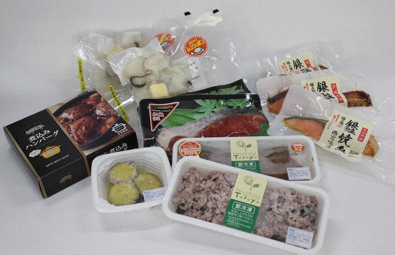 県外の学生に届ける加工食品=宮城県塩釜市提供