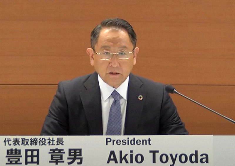 ライブ中継されたトヨタ自動車の2020年3月期決算説明会に出席した豊田章男社長=2020年5月12日、ユーチューブのトヨタ自動車公式チャンネルから