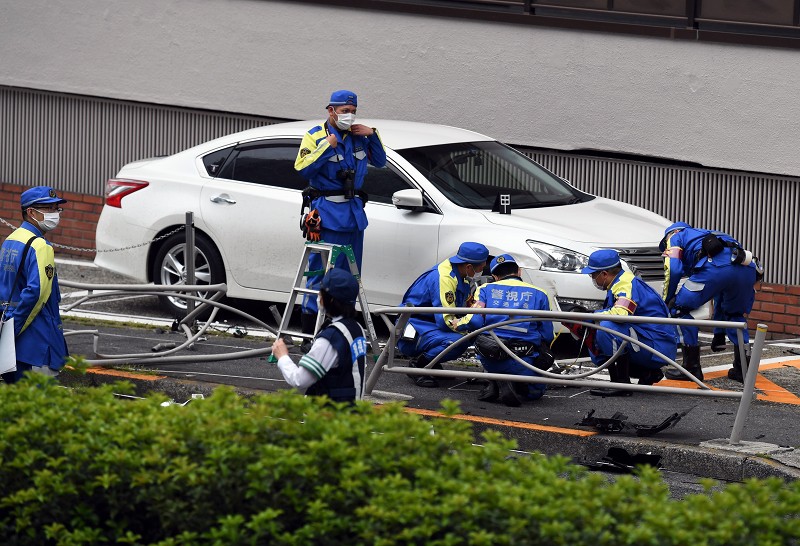 パトカーに追跡された車暴走 女性巻き込まれ死亡 写真特集4 8 毎日新聞