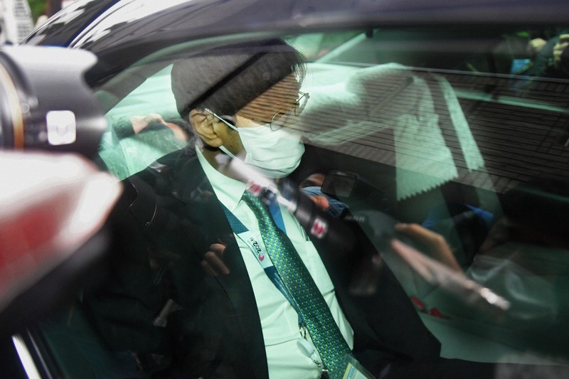 自宅を出て車に乗り込む黒川弘務東京高検検事長=東京都内で2020年5月21日午後4時50分、大西岳彦撮影
