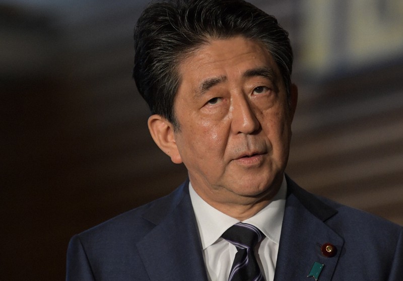 黒川弘務東京高検検事長の辞表提出などについて記者団の質問に答える安倍晋三首相=首相官邸で2020年5月21日午後6時11分、竹内幹撮影