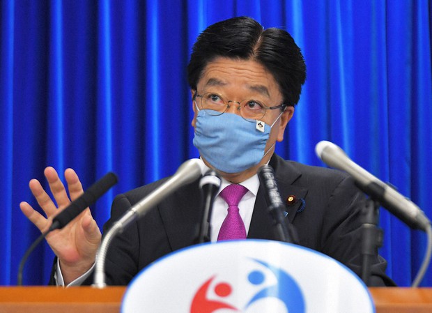 記者会見で抗体検査について説明する加藤勝信厚生労働相=東京都千代田区の厚労省で2020年5月15日午前8時41分、手塚耕一郎撮影