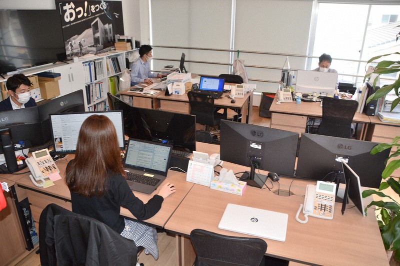 休業経て 働き方自由化 試行 コロナ後を模索する中小企業 毎日新聞