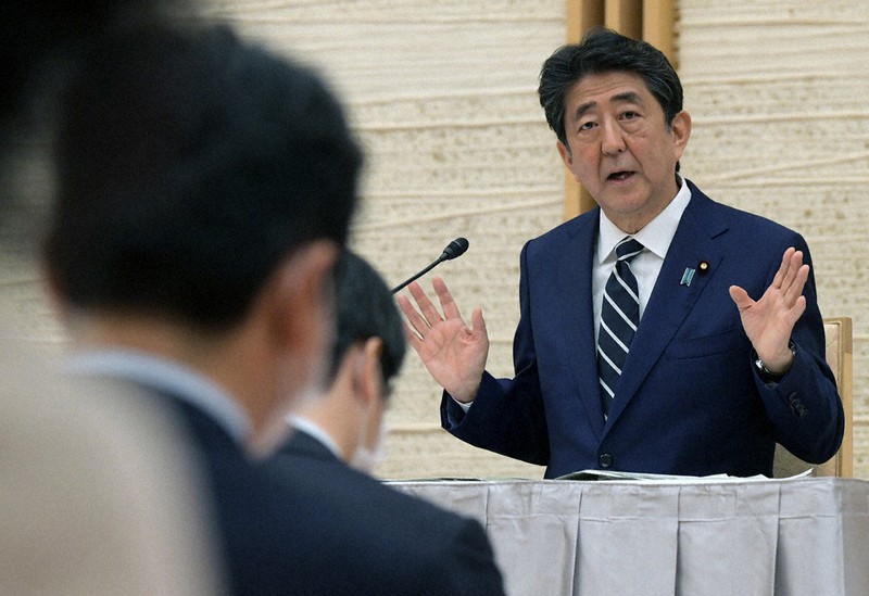緊急事態宣言全面解除についての記者会見で質問に答える安倍晋三首相=首相官邸で25日、竹内幹撮影