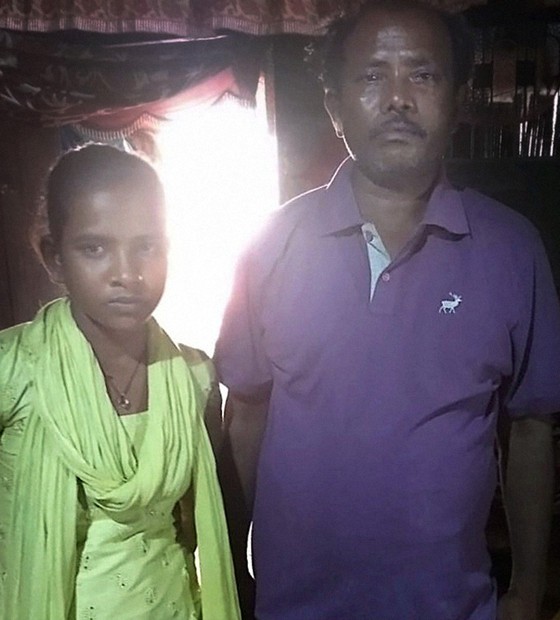 けがした父乗せ、自転車で1200キロ インド・15歳少女、8日かけ故郷に