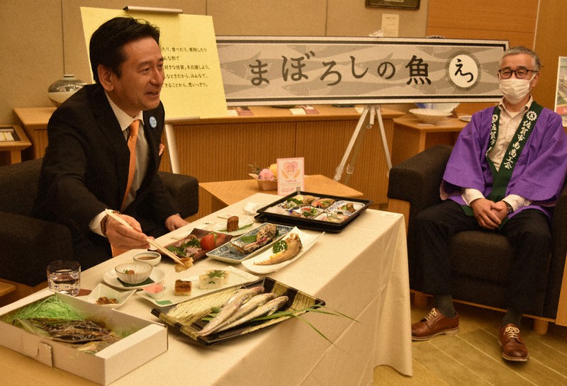 筑後川の風物詩 エツ食べてみて 知事 唐揚げ大好き 佐賀 毎日新聞