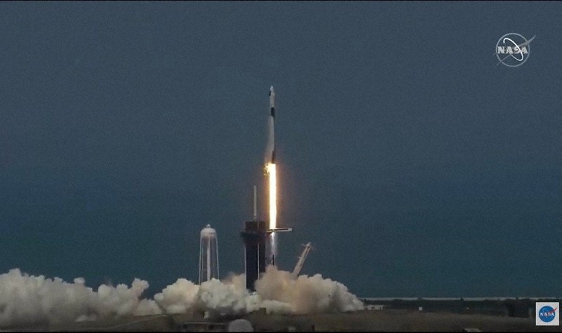 米国が9年ぶり有人飛行 NASAとスペースX、新型宇宙船打ち上げ成功