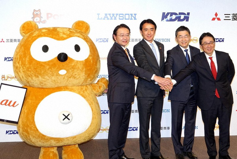 KDDIはauポイントをPontaに統合(写真は2019年12月に開かれた発表会)