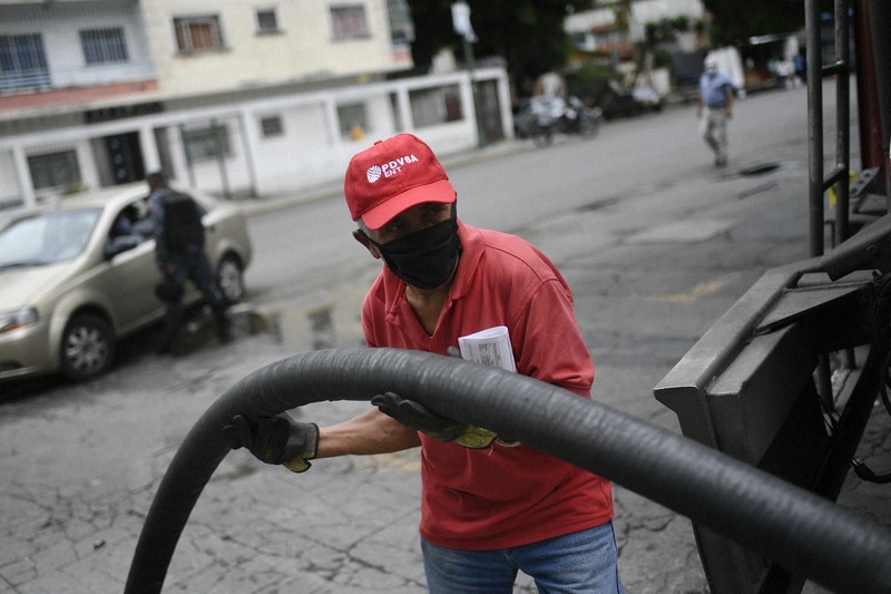 With cheap gasoline scarce, Venezuelans can buy at a premium The Mainichi