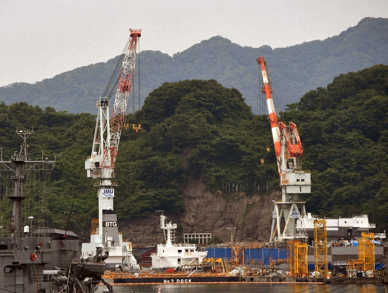 艦船の修繕事業に特化したジャパンマリンユナイテッド舞鶴造船所=京都府舞鶴市で、塩田敏夫撮影