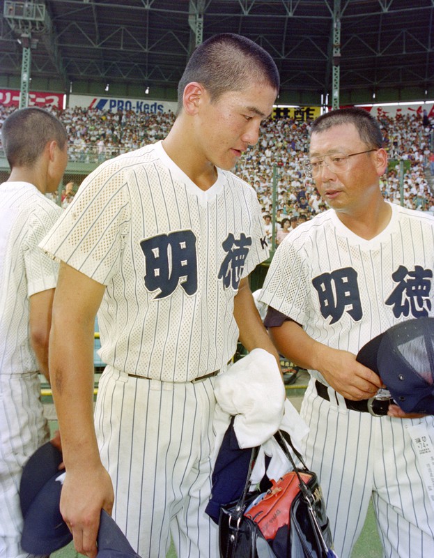 全打席敬遠「タイムスリップしたらまたやる」 響く怒声、飛ぶ