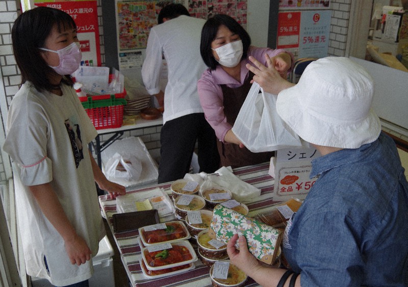 新型コロナ スーパーに お店の味 売り場提供 見附 新潟 毎日新聞