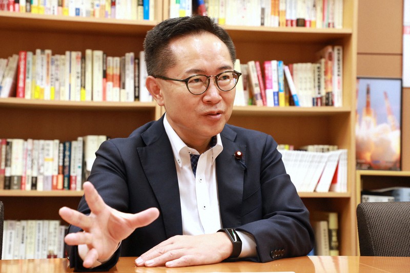 古川元久氏=岡本同世撮影