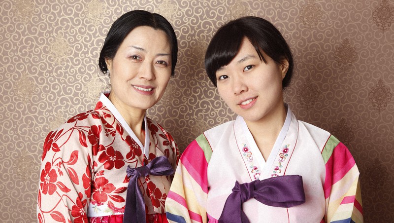 韓国の母と娘。韓国では日本以上に女性の高学歴化が進んでいるという