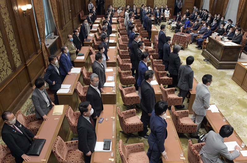賛成多数で2020年度第2次補正予算案を可決した衆院予算委員会=国会内で2020年6月10日午前11時22分、竹内幹撮影