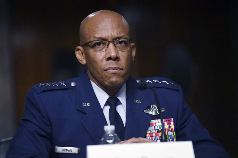 黒人として初めて米空軍の参謀総長に就任するチャールズ・ブラウン太平洋空軍司令官=米首都ワシントンで5月7日、AP
