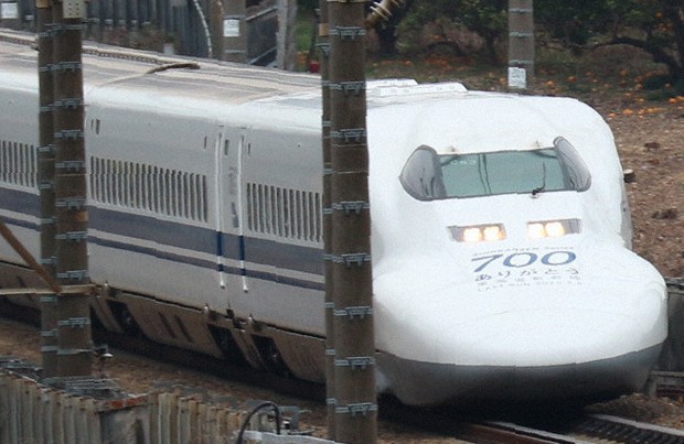 ラストランひっそりと 赤胴車や700系など引退 ファン「最後まで