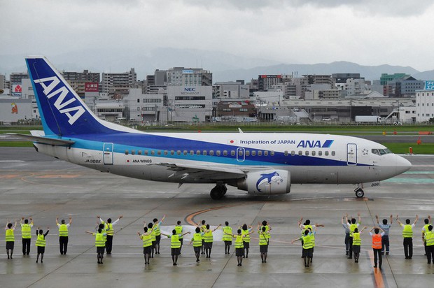 In Photos: Fans bid farewell to 'Super Dolphin' aircraft in