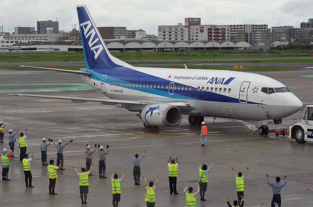 In Photos: Fans bid farewell to 'Super Dolphin' aircraft in