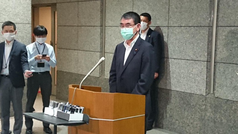 陸上配備型迎撃ミサイルシステム「イージス・アショア」の配備計画のプロセス停止を表明した河野太郎防衛相=防衛省で2020年6月15日、田辺佑介撮影