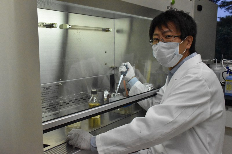 新たな殺菌技術を開発した気駕恒太朗講師=栃木県下野市の自治医科大で2020年6月11日午後3時11分、増田恵実撮影
