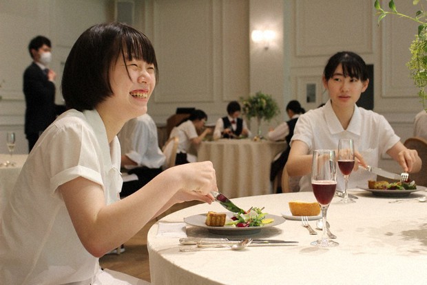 おいしい学び 思い出に 鳥取敬愛高3年生 テーブルマナー講座 海外研修旅行中止受け 鳥取 毎日新聞