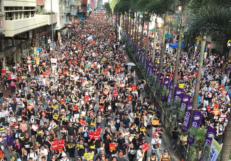 2019年7月1日の大規模デモにも、主催団体発表で約55万人が参加した=香港・湾仔で2019年7月1日午後4時25分、福岡静哉撮影