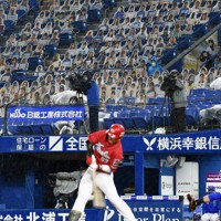 プロ野球開幕戦 DeNA－広島 横浜スタジアム [写真特集7/18] | 毎日新聞