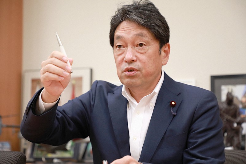 小野寺五典氏=岡本同世撮影