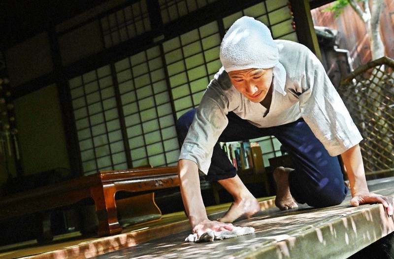 京都 町家の宿 輝く緑 絶えた客  毎日新聞