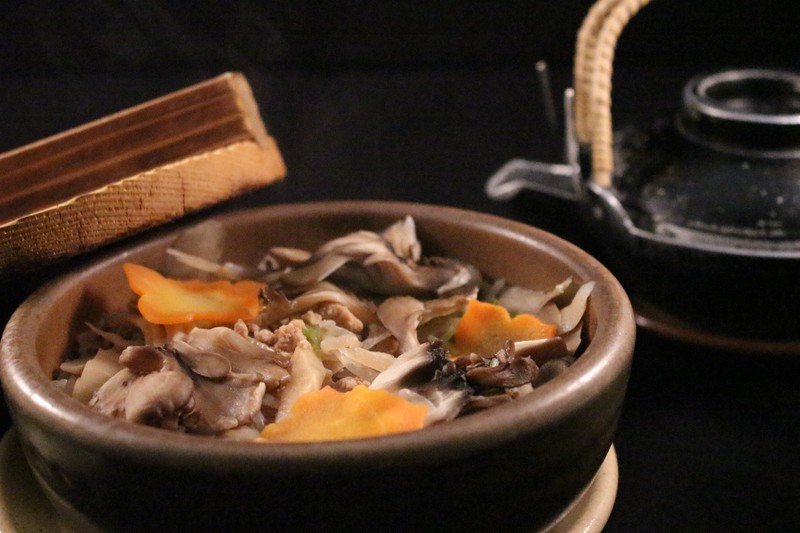 名物料理の「マタギ飯」=嶽温泉山のホテル提供