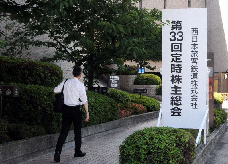 株主165人が出席したJR西日本の株主総会=大阪市北区で2020年6月23日午前9時51分、鈴木健太撮影