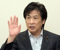 インタビューに答える田村憲久・元厚生労働相＝衆院第1議員会館で2020年6月18日、竹内幹撮影