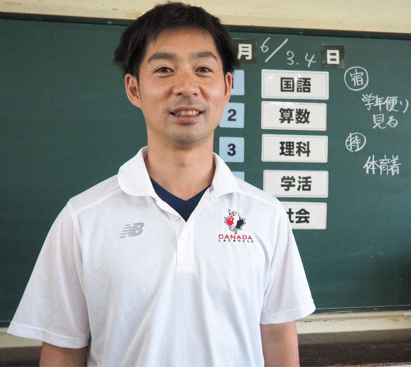 庄子寛之教諭=東京都調布市立多摩川小学校で2020年6月2日午後4時56分、大島祥平撮影