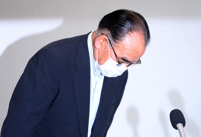 現金の受領を認め、記者会見で謝罪する広島県三原市の天満祥典市長=同市役所で2020年6月25日午後5時1分、久保玲撮影