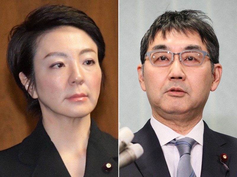 河井案里参院議員(左)と克行元法相