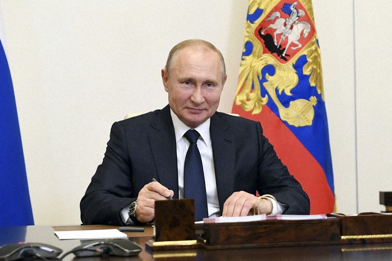 テレビ会議に出席するプーチン大統領=AP