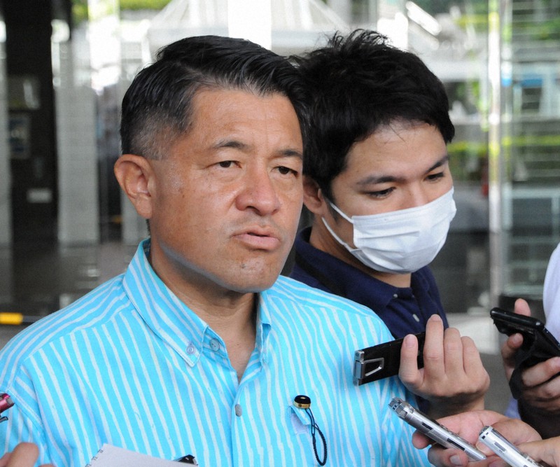 沖縄県議会議長に選出された赤嶺昇氏=那覇市で2020年6月30日午前11時48分、遠藤孝康撮影