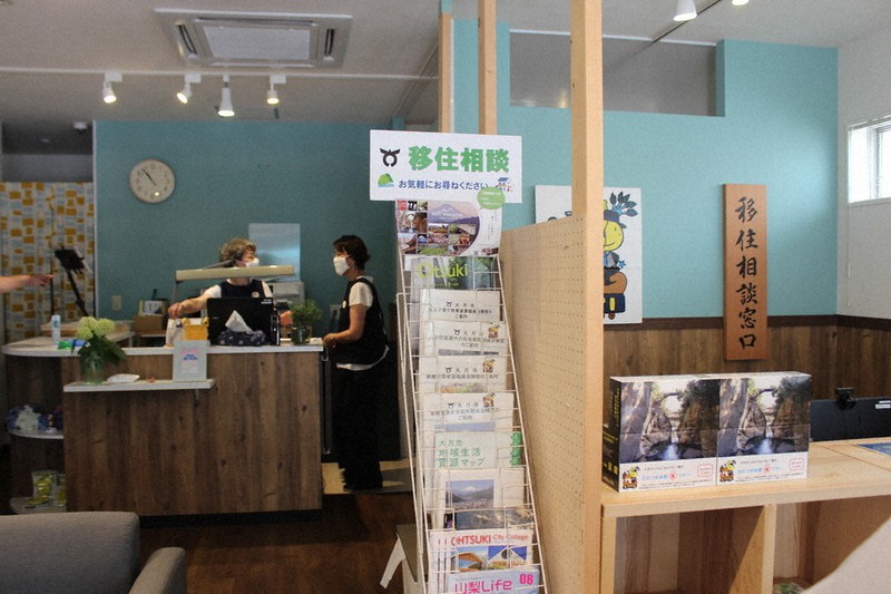 観光・移住相談の拠点となる「つきの駅」=山梨県大月市で、小田切敏雄撮影