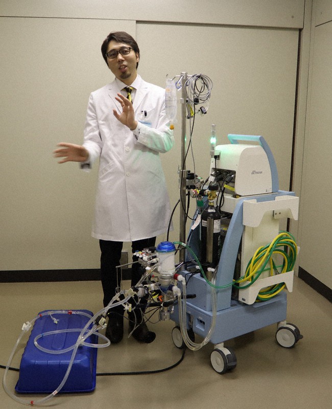 ECMO(エクモ)について説明する星野耕大・ECMOセンター副センター長