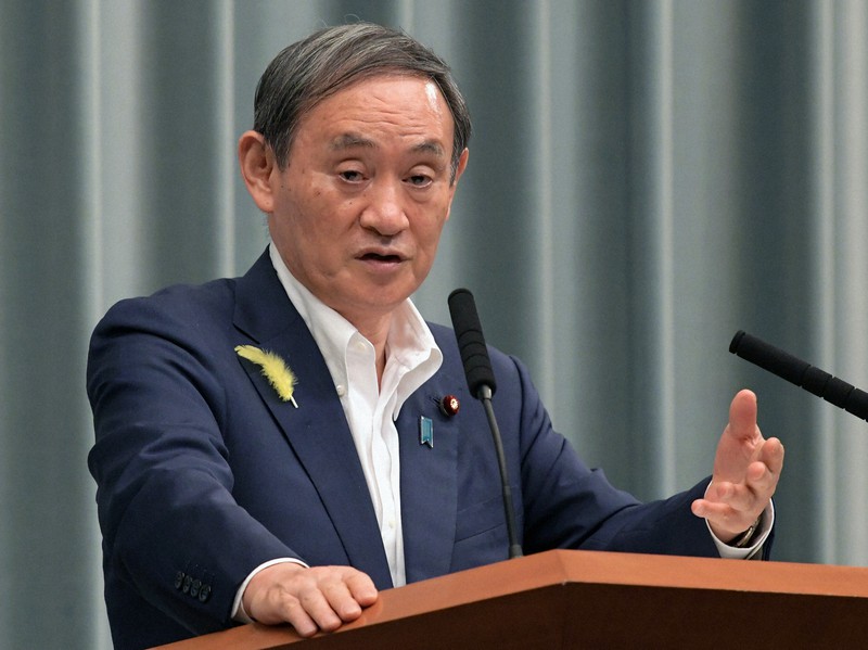 マスクを着用しないで記者会見する菅義偉官房長官=首相官邸で2020年7月1日午前11時32分、竹内幹撮影
