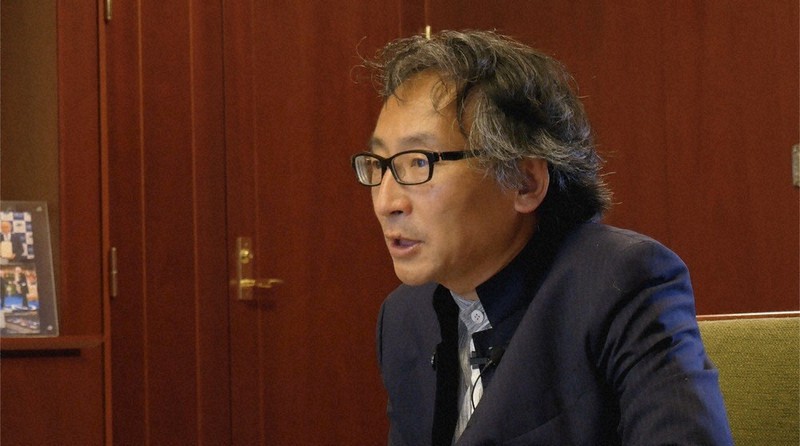 山極寿一・京都大学長と対談する京大大学院の出口康夫教授=京大人社未来形発信ユニット提供