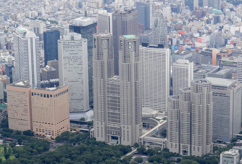 東京都上空=新宿区で2020年6月18日、本社ヘリから梅村直承撮影