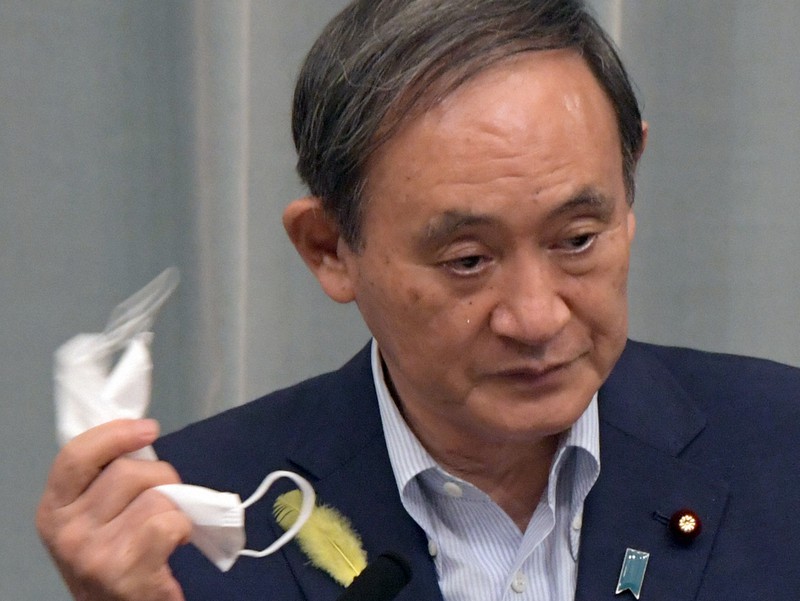 記者会見に臨む菅義偉官房長官=首相官邸で2020年7月2日午前11時19分、竹内幹撮影