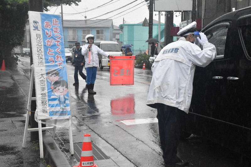 横断歩道では 車は止まれ 運転手に呼び掛け 埼玉 毎日新聞