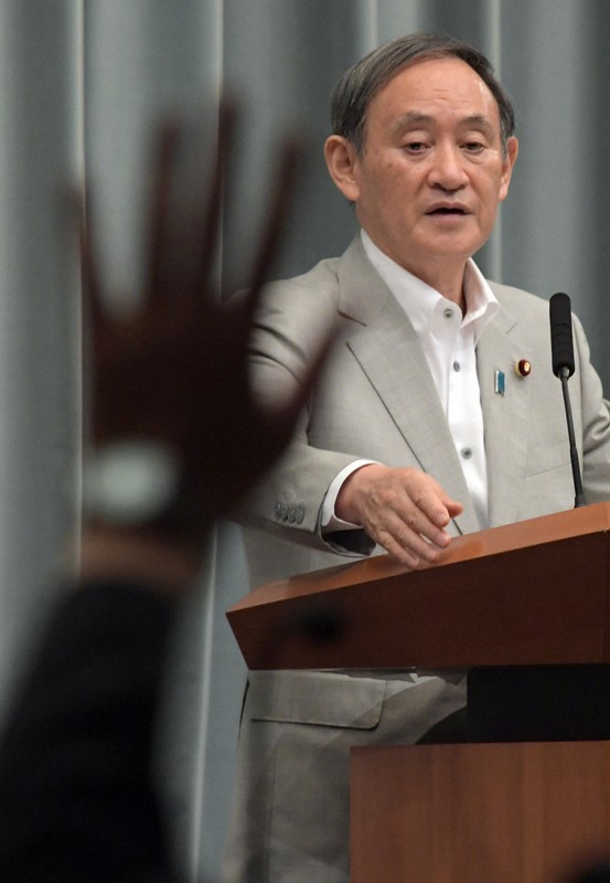 記者会見する菅義偉官房長官=首相官邸で2020年7月3日午前11時10分、竹内幹撮影