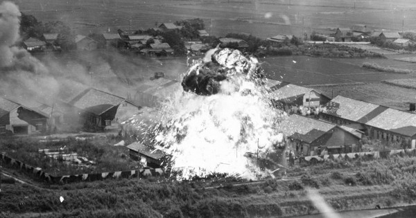 熊本大空襲の写真、新たに18枚見つかる 米軍機から撮影、元乗員の息子