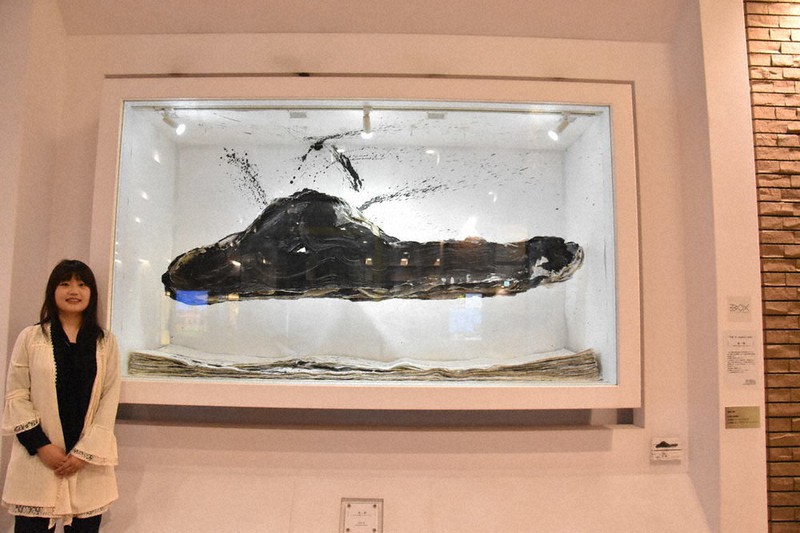 辞林 公募展 アートボックス２０２０ 守屋杏さんが最高賞 最年少受賞 幾重もの紙で書を立体化 札幌駅で展示中 北海道 毎日新聞