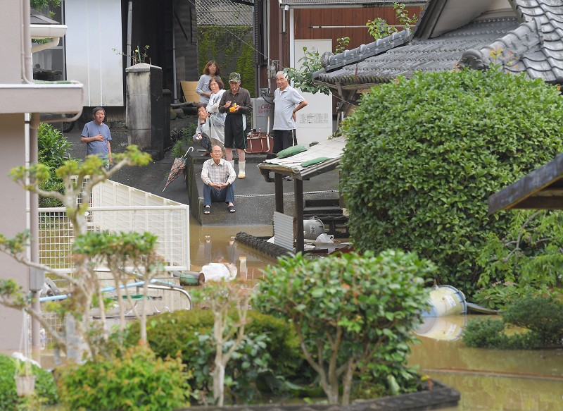 熊本で13人不明 土砂崩れや住宅浸水も 11自治体約万3260世帯に避難指示 写真特集5 48 毎日新聞